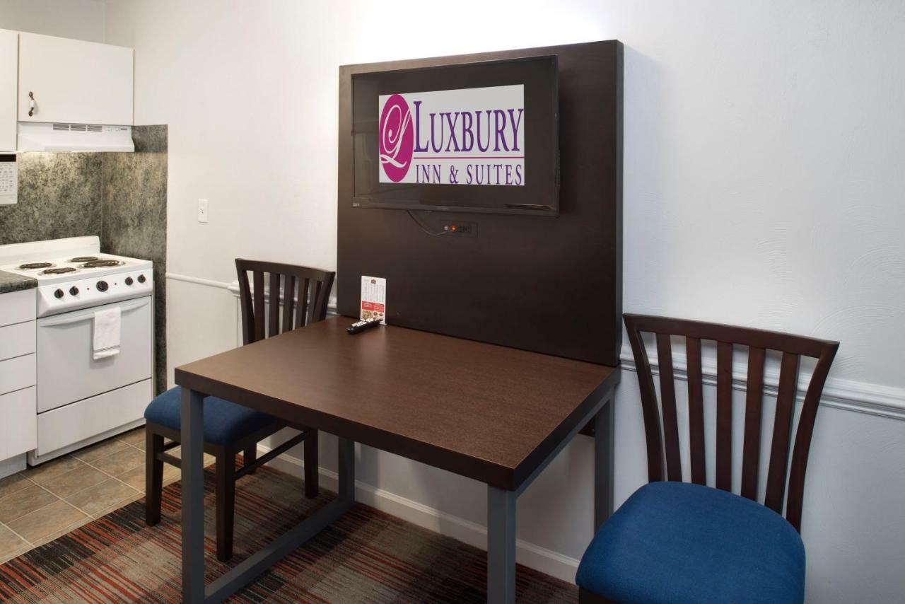 Luxbury Inn & Suites Maryville Bagian luar foto
